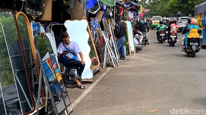 1747026414125-penjual-cermin-estetik-di-kota-bandung-1746949489285_169
