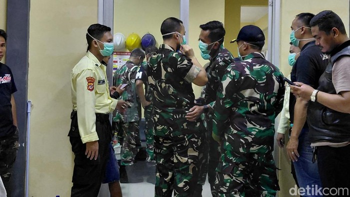 1747069580435-suasana-rusd-pameungpeuk-pascakasus-ledakan-amunisi-di-garut-senin-1252025-1747059848611_169
