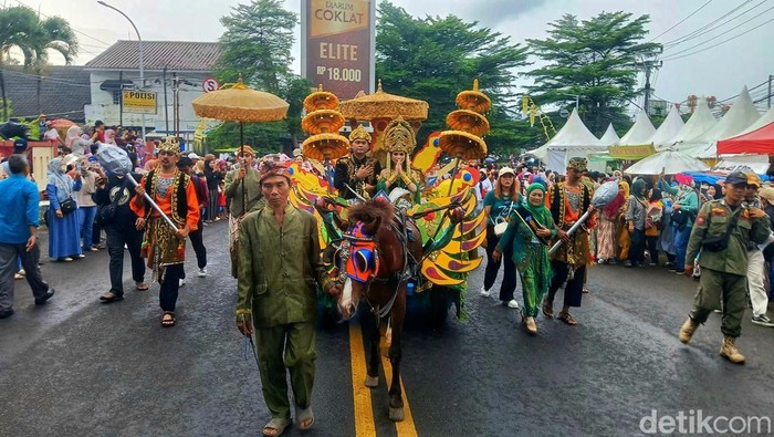 1747868738797-hari-nelayan-ke-65-di-palabuhanratu-kabupaten-sukabumi-selasa-2152025-1747810046672_169