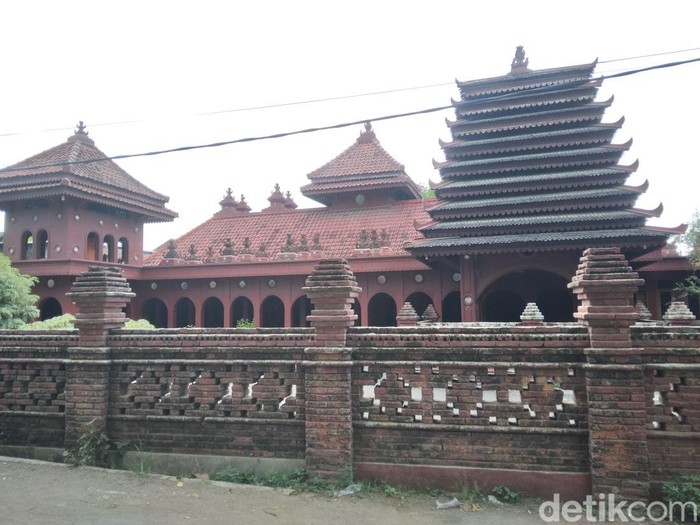 1748409027508-masjid-merah-kedung-menjangan-kota-cirebon-1748319879547_43
