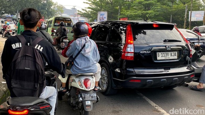 1748840834671-kondisi-kemacetan-di-cibiru-1748833945855_169