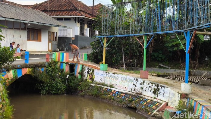 1749035288984-pemandian-kuda-si-windu-di-cikedung-winduhaji-kuningan-1748935511396_169