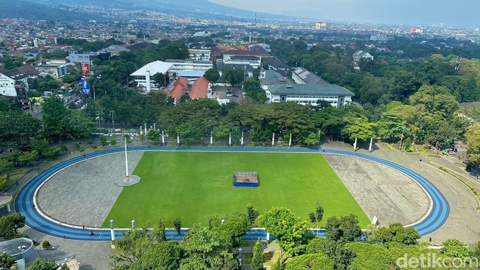 1750676878764-lapangan-gasibu-di-kota-bandung-1750664145628_169