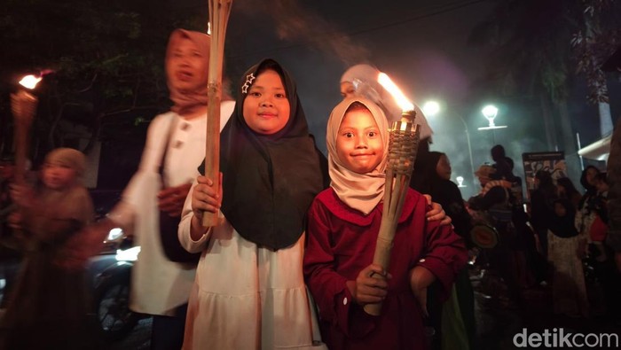1750957573433-pawai-obor-di-kota-bandung-1750950576068_169