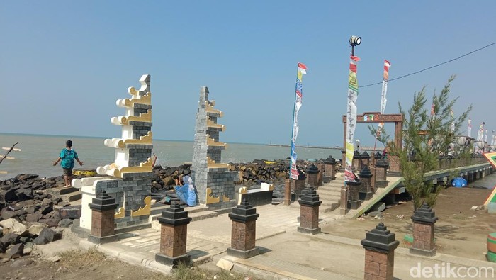 1751713579025-suasan-di-pantai-bali-2-indramyu_169
