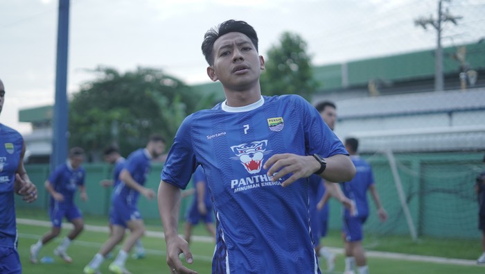 1753722330739-para-pemain-persib-saat-berlatih-1753689569448_169