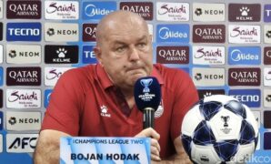 1758216179413-pelatih-persib-bandung-bojan-hodak-1758212999256_169