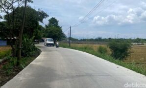 1759253335383-penampakan-jalan-menuju-stasiun-kereta-cepat-tegalluar-sudah-diperbaiki-1759217152392_169