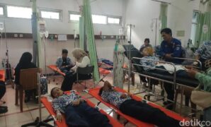 1759318099106-puluhan-siswa-smpn-3-banjar-jawa-barat-diduga-keracunan-mbg-rabu-1102025-1759313147913_169