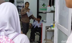 1759318275158-siswa-keracunan-mbg-di-garut-1759304234731_169