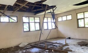 1759339563873-salah-satu-ruang-kelas-rusak-di-kabupaten-sukabumi-1759312329781_169