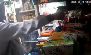 1759404582675-aksi-pria-bermasker-palak-warung-kelontongan-di-kampung-sukabirus-desa-citeureup-kecamatan-dayeuhkolot-1759390662662_169