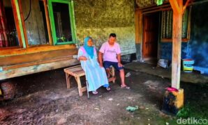 1759491056666-kepulangan-saodah-56-buruh-migran-asal-kampung-nangerang-1759221700259_169