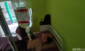 1759491189042-sejumlah-anak-sd-masih-di-rawat-di-puskesmas-kawali-setelah-mengalami-gejala-keracunan-1759477541916_169