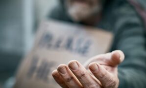 1759577352987-pengemis_169