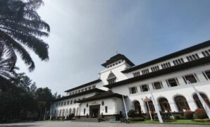 1759577379913-gedung-sate-kota-bandung-1754459463851_43