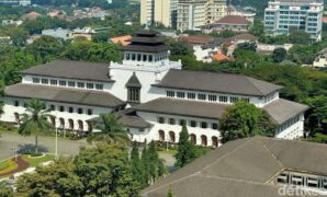 1759728266828-gedung-sate-kota-bandung-1750665223314_169