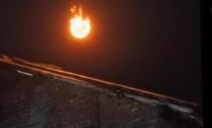 1759728364043-penampakan-benda-jatuh-yang-dinarasikan-bola-api-di-cirebon-1759670552066_169