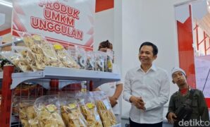 1759772106360-bupati-purwakarta-saat-meresmikan-koperasi-merah-putih-1759737220599_169