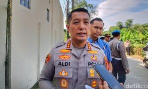 1759857997327-kapolresta-bandung-kombes-aldi-subartono-saat-wawancara-bersama-awak-media-1759820702746_169