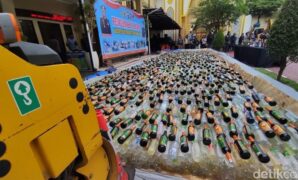 1759858187771-pemusnahan-miras-di-polresta-bogor-1759837893867_169