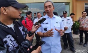 1759922846319-walikota-bogor-dedie-a-rachim-1759900685434_169