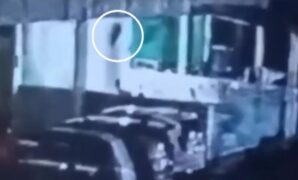 1759944316588-tangkapan-layar-sosok-diduga-kuyang-terekam-cctv-yang-viral-di-media-sosial-1759924338311_169