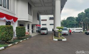 1760030694331-gedung-dprd-jabar_169