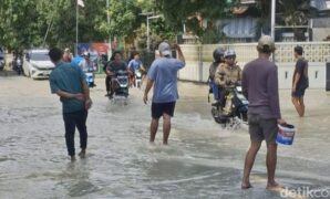 1760355163722-kondisi-banjir-dibeberap-titik-pangandaran-1760341944193_169