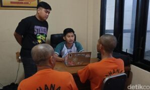 1760678834120-kedua-pelaku-jalani-pemeriksaan-di-satreskrim-polres-tasikmalaya-jumat-171025-1760671062743_169