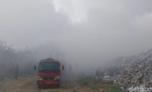 1760873134397-kebakaran-di-tpa-heuleut-majalengka-1760868927585_169