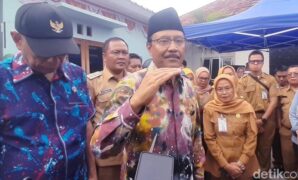 1761067740964-menteri-sosial-saifullah-yusuf-atau-yang-akrab-disapa-gus-ipul-1761049957677_169