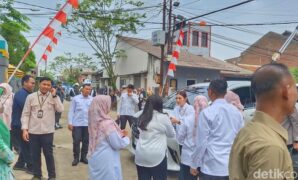 1761110765299-istri-wakil-presiden-ri-selvi-ananda-gibran-saat-mengunjungi-sdn-griya-bandung-indah-1761107022238_169