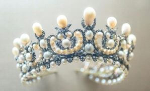 1761175091396-koleksi-perhiasan-museum-louvre-dicuri-apa-yang-sudah-diketahui-1761044324187_169