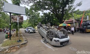 1761219007541-pajero-terbalik-dihantam-truk-gas-lpg-1761209911807_169