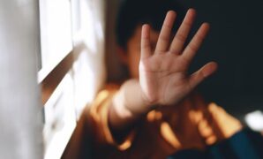 1761283780172-ilustrasi-kekerasan-anak_169