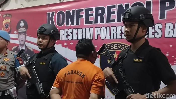 1761326759859-pengungkapan-kasus-dukun-cabul-di-panyileukan-bandung-1761195045853_169