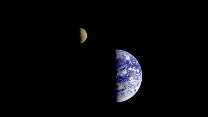 1761326786916-ilustrasi-bulan-kedua-bumi_169