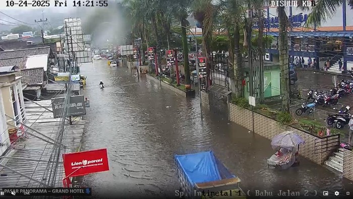 1761326868916-kondisi-banjir-di-jalan-raya-lembang-1761291668448_169
