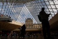 1761369688534-potret-museum-louvre-kembali-dibuka-usai-pencurian-perhiasan-bernilai-fantastis-1761199897131_169