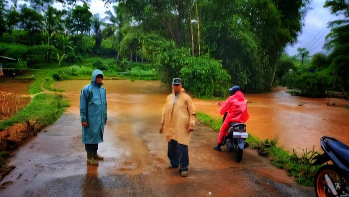 1761391415240-banjir-di-sukabumi-1761370564329_169