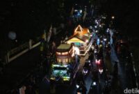 1761413101391-pawai-mobil-hias-merayakan-hari-jadi-kota-bandung-hjkb-ke-215-sabtu-25102025-1761398910038_169