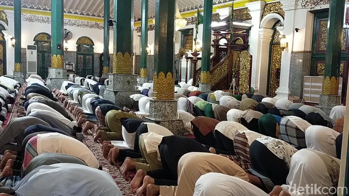 1761434309326-ilustrasi-salat-1_169