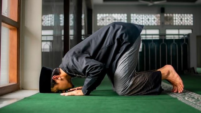 1761434325160-sholat_169
