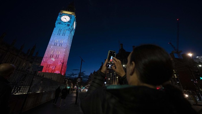 1761456476934-menara-big-ben-london-menyala-jelang-penobatan-raja-charles-iii-1_169