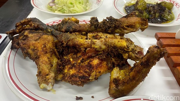 1761477847764-sajian-ayam-bekakak-bakar-rumah-makan-abah-harja-1761388758303_169