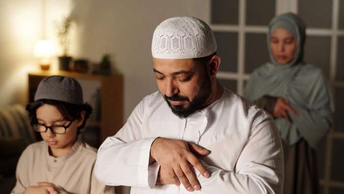1761520570556-ilustrasi-muslim-salat-1742370339728_169