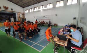 1761564368267-warga-binaan-lapas-ciamis-menjalani-pemeriksaan-atau-skrining-penyakit-tbc-1761545422070_169