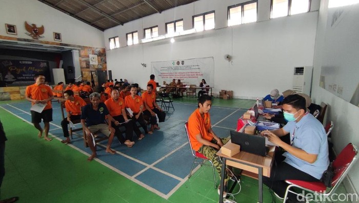 1761564368267-warga-binaan-lapas-ciamis-menjalani-pemeriksaan-atau-skrining-penyakit-tbc-1761545422070_169