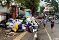 1761564455892-penampakan-sampah-di-jalan-cihampelas-bandung-1761288591497_169